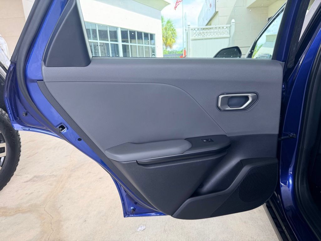 Used 2025 Kia K4 FWD image 27