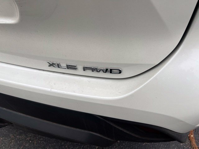 Used 2021 Toyota Highlander XLE AWD/4WD image 10