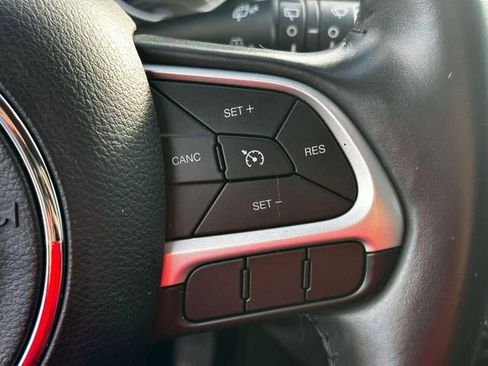 Used 2019 Jeep Compass Latitude FWD image 18