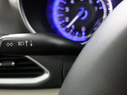 Used 2019 Chrysler Pacifica Limited image 27