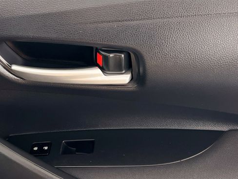 Used 2020 Toyota Corolla LE FWD image 31