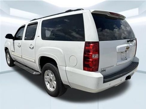 Used 2010 Chevrolet Suburban LT RWD image 8