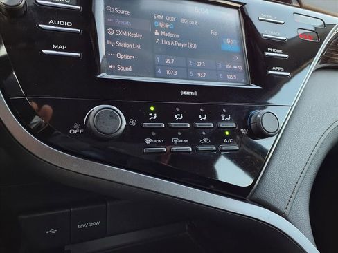 Used 2020 Toyota Camry LE image 9