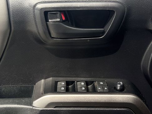 Used 2020 Toyota Tacoma SR5 image 25