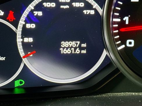 Certified 2023 Porsche Cayenne Platinum Edition AWD/4WD image 27