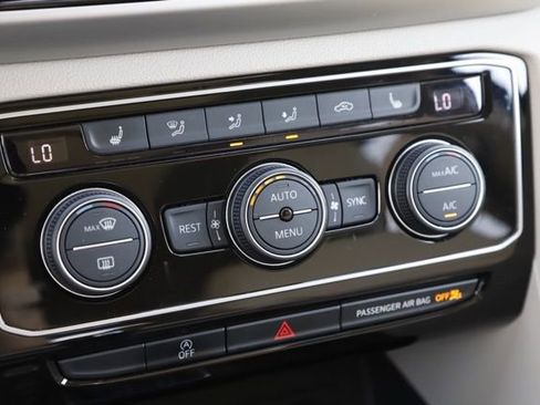 Used 2023 Volkswagen Atlas SE w/ Panoramic Sunroof Package AWD/4WD image 31
