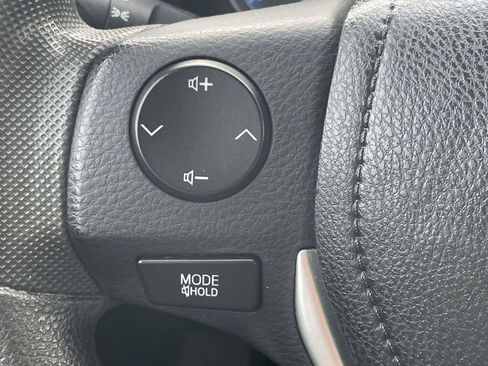 Used 2017 Toyota Corolla LE FWD image 13