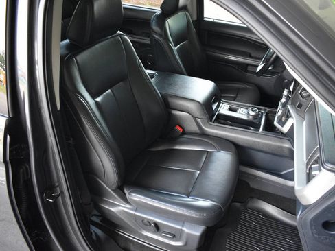 Used 2022 Ford Expedition XLT RWD image 23