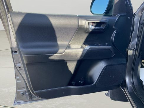 Used 2019 Toyota Tacoma TRD Sport AWD/4WD image 16