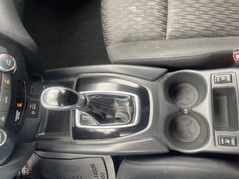 Used 2018 Nissan Rogue SV AWD/4WD image 18
