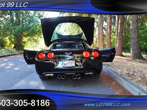 Used 2005 Chevrolet Corvette Coupe w/ Preferred Equipment Group RWD image 28