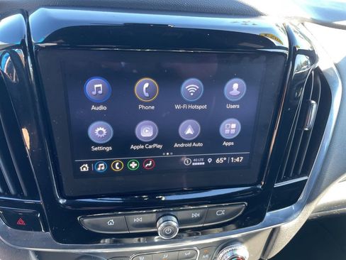 Used 2023 Chevrolet Traverse LT image 10