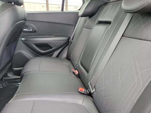 Used 2020 Chevrolet Trax LT w/ LT Convenience Package AWD/4WD image 10
