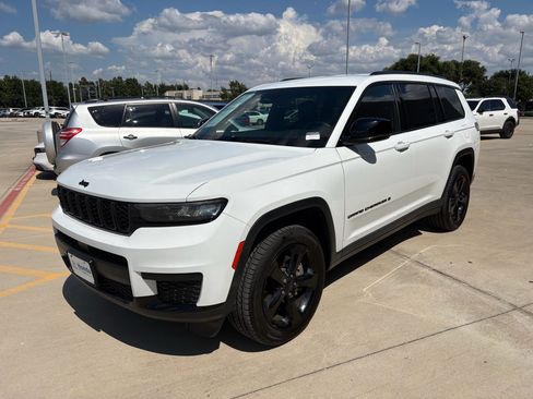 Used 2021 Jeep Grand Cherokee L Laredo AWD/4WD image 4