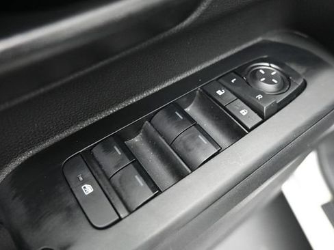 Used 2025 Toyota Tacoma SR5 AWD/4WD image 19