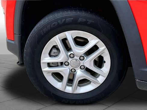 Used 2021 Jeep Compass Sport image 12