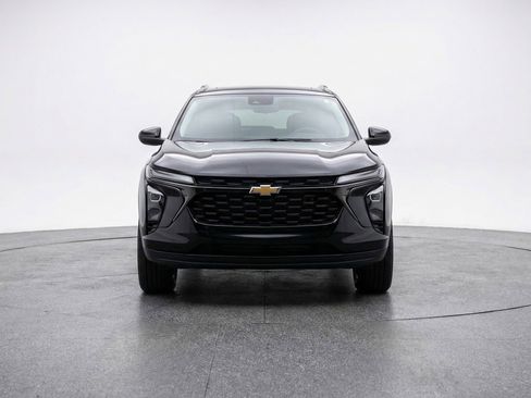 Used 2025 Chevrolet Blazer LT image 2
