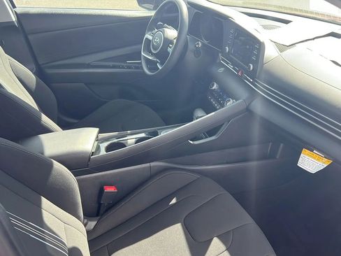 Used 2023 Hyundai Elantra Blue image 5