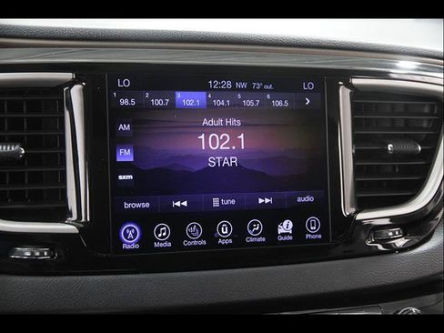 Used 2017 Chrysler Pacifica Touring-L FWD image 10