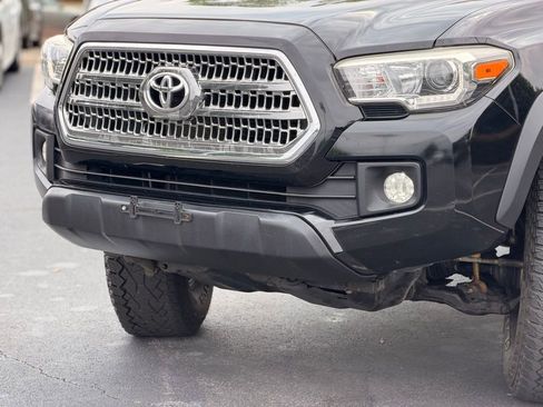 Used 2017 Toyota Tacoma TRD Off-Road w/ Tow Package (A/T) AWD/4WD image 10