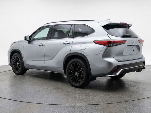 Used 2025 Toyota Highlander XSE AWD/4WD image 6