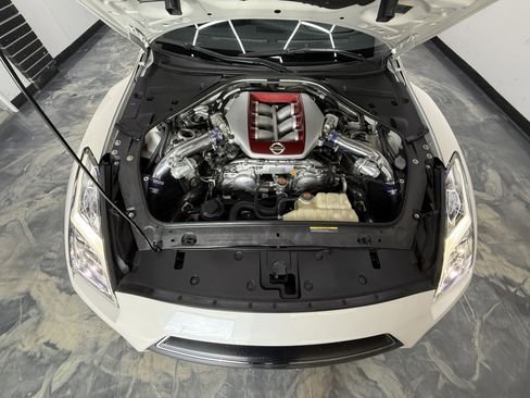 Used 2016 Nissan GT-R Black Edition AWD/4WD image 8