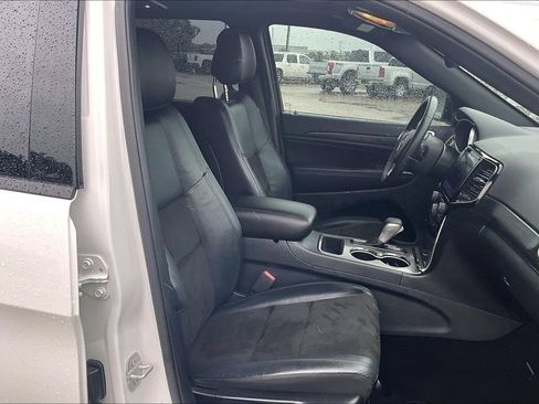 Certified 2019 Jeep Grand Cherokee Altitude RWD image 30