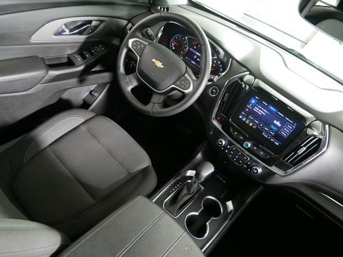 Used 2023 Chevrolet Traverse LT w/ Rear Camera Mirror Package AWD/4WD image 9