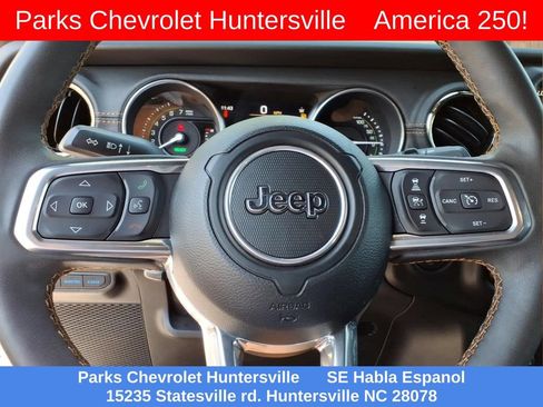Used 2023 Jeep Wrangler Unlimited Sahara AWD/4WD image 12