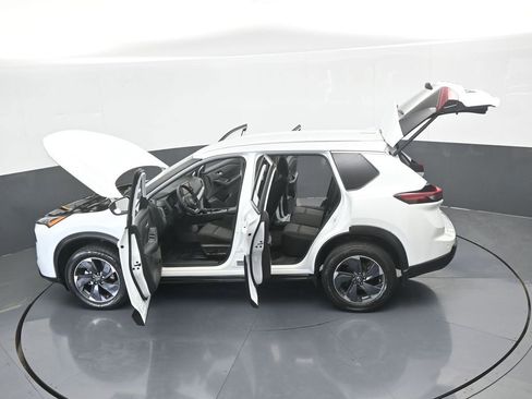 Used 2024 Nissan Rogue SV image 65