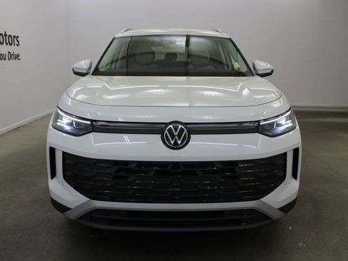 Used 2025 Volkswagen Tiguan SE image 7