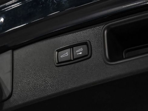 Used 2018 Porsche Macan AWD/4WD image 53