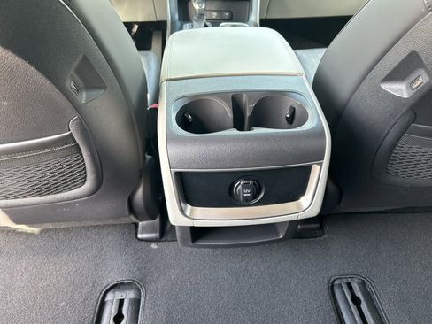 Used 2024 Kia Carnival LX FWD image 27