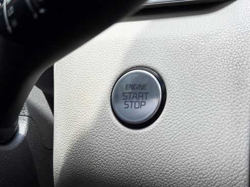 Used 2022 Kia Sorento S w/ Panoramic Sunroof Package FWD image 22
