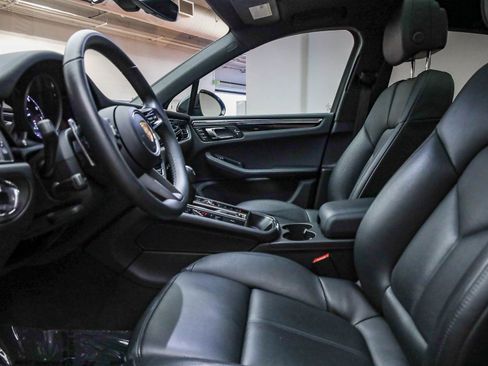 Certified 2025 Porsche Macan image 20