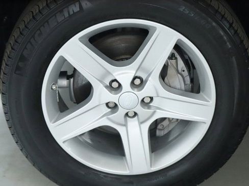 Used 2020 Land Rover Defender 110 SE image 38