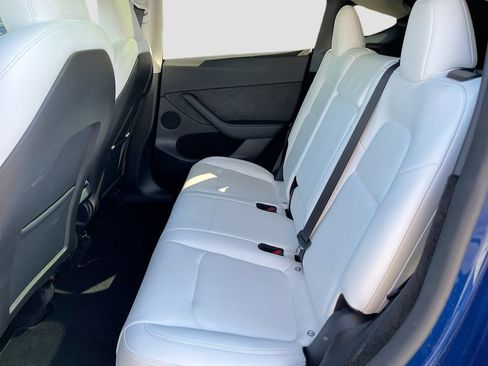 Used 2024 Tesla Model Y 2WD image 23