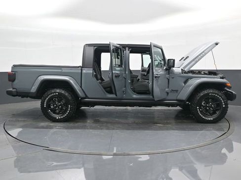 Used 2024 Jeep Gladiator Sport image 44