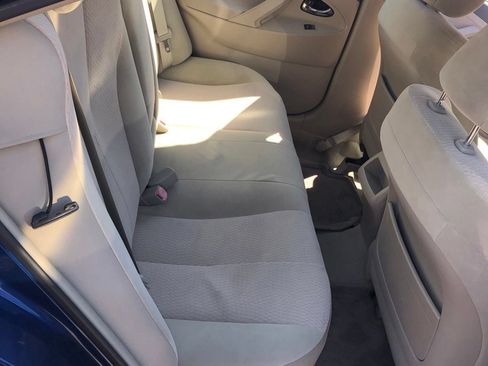Used 2010 Toyota Camry LE FWD image 7