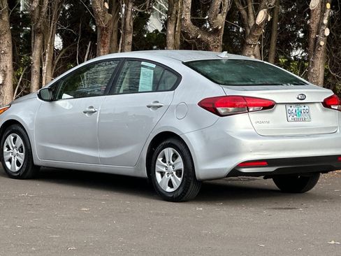 Used 2018 Kia Forte LX image 6