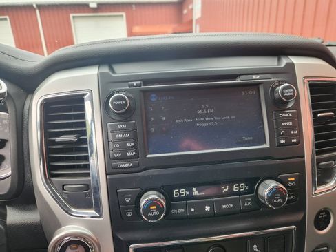 Used 2017 Nissan Titan PRO-4X AWD/4WD image 21