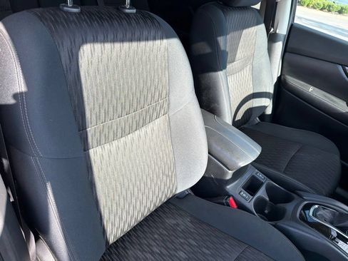 Used 2018 Nissan Rogue SV FWD image 13