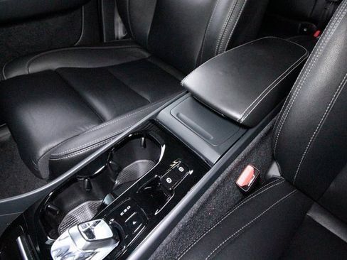 Certified 2025 Volvo XC40 B5 Plus image 10