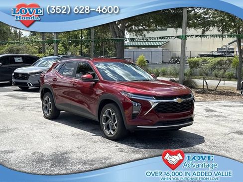 Used 2025 Chevrolet Trax LT w/ Driver Confidence Package FWD image 1