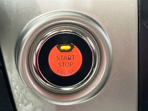 Used 2018 Nissan Titan SV w/ SV Convenience Package image 24