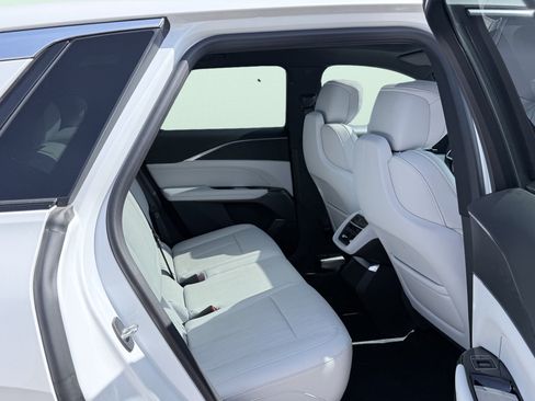 Used 2024 Cadillac Lyriq Luxury RWD image 54