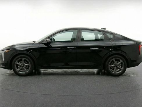 Used 2025 Kia K4 LXS image 11