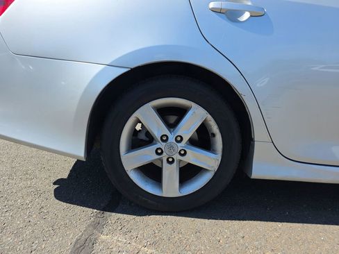Used 2012 Toyota Camry SE FWD image 12