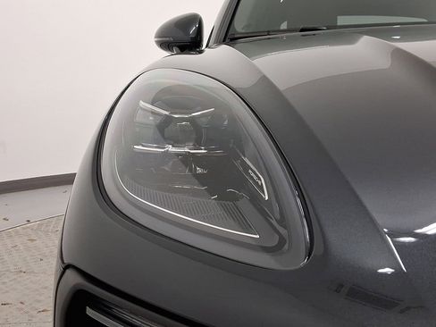 Used 2026 Porsche Macan AWD/4WD image 12
