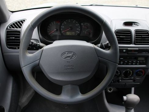 Used 2004 Hyundai Accent GL image 17